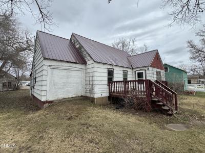 116 Market Street, Center, North Dakota 58530