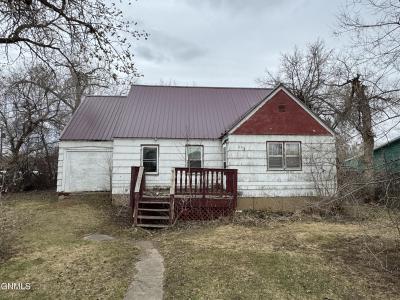 116 Market Street, Center, North Dakota 58530