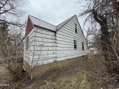 116 Market Street, Center, North Dakota 58530