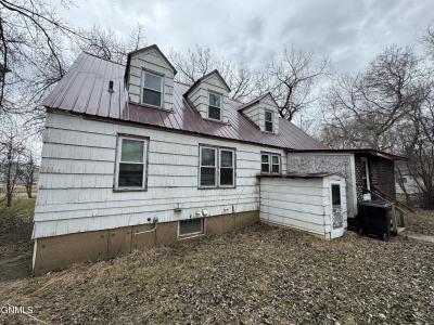 116 Market Street, Center, North Dakota 58530