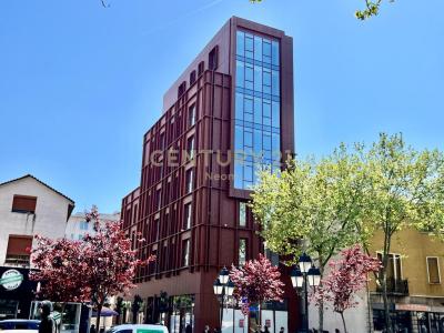 Rruga e Kavajës, Tirana, Albania