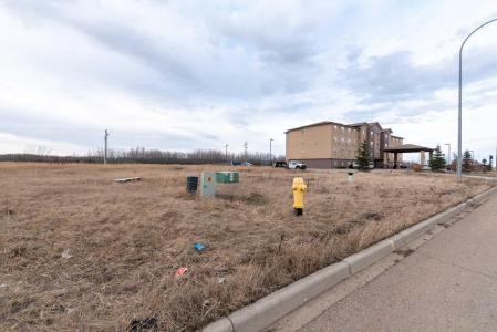 8210 45 STREET, Lloydminster, 阿尔伯塔 T9V 3R8, 加拿大