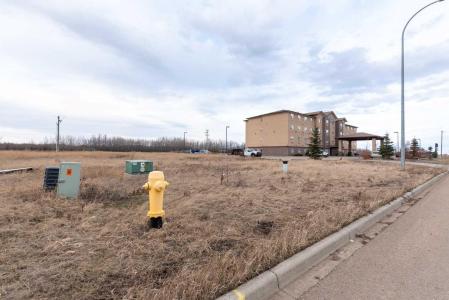 8210 45 STREET, Lloydminster, 阿尔伯塔 T9V 3R8, 加拿大