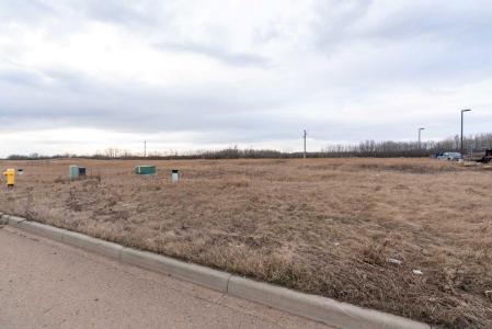 8210 45 STREET, Lloydminster, 阿尔伯塔 T9V 3R8, 加拿大