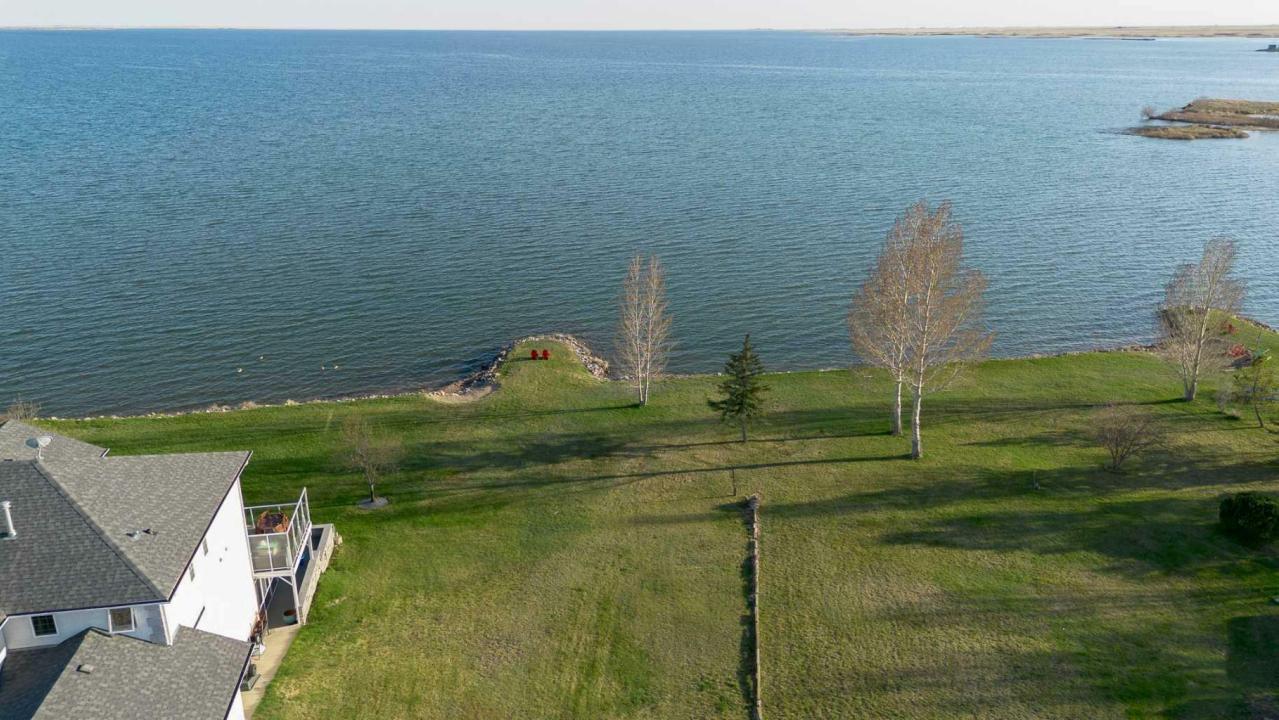 20 WHITE PELICAN WAY, Lake Newell Resort, 앨버타주 T1R 0X5, 캐나다