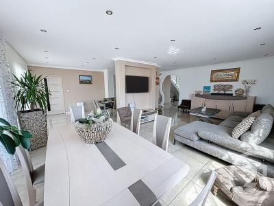 Perrigny Les Dijon, Bourgogne 21160, Pháp