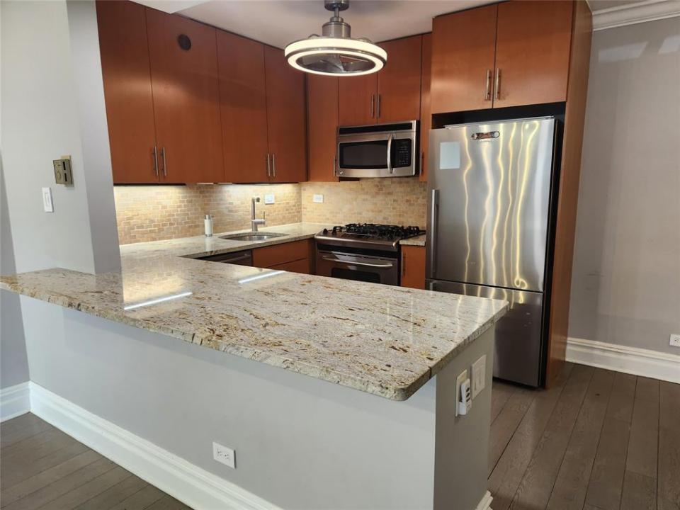 18-05 215th Street 3K, Bayside, New York 11360, HOA KỲ