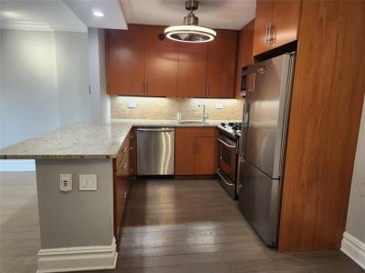 18-05 215th Street 3K, Bayside, New York 11360, HOA KỲ