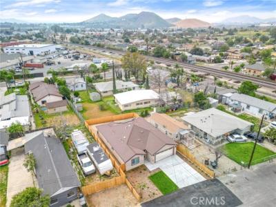 260 W Stephen Street, Colton, Kaliforniya 92324, Amerika Birleşik Devletleri