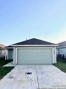 148 Cowboy Ridge, Pleasanton, Texas 78064, USA