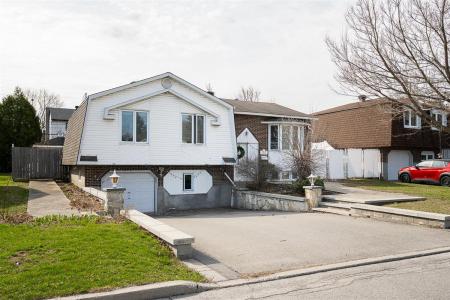 34 Rue Daudelin, Kirkland, Quebec H9J 1L8, Kanada