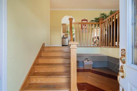 34 Rue Daudelin, Kirkland, Quebec H9J 1L8, Kanada