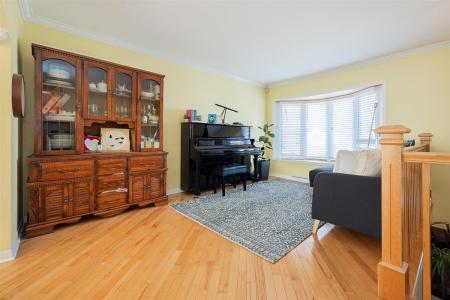 34 Rue Daudelin, Kirkland, Quebec H9J 1L8, Kanada