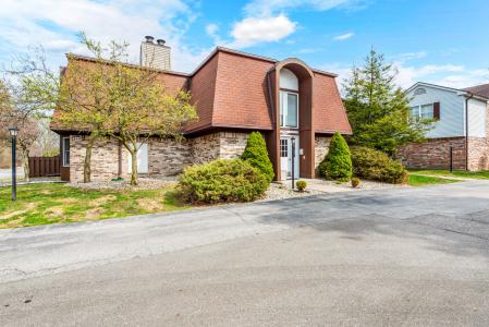 8449 Mathias Drive, Grosse Ile, Michigan 48138, USA