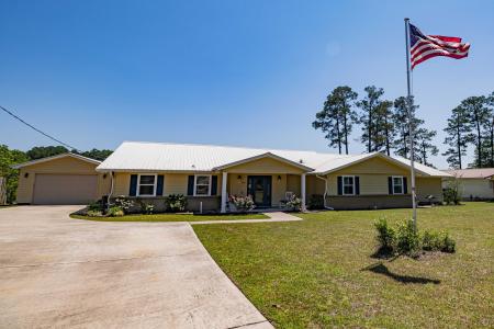 4651 Meadow Lake Drive, Crestview, Florida 32539, USA