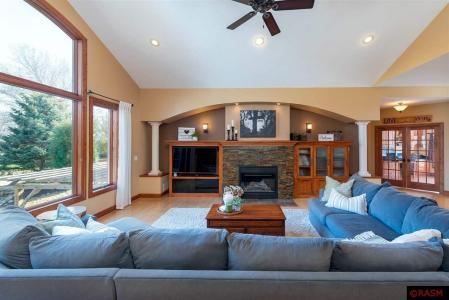 26 Deerwood Court, North Mankato, Minnesota 56003