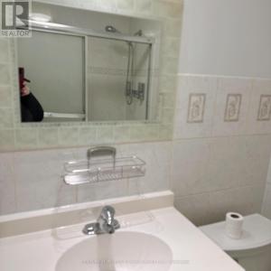 1667 WESTON ROAD EAST, Toronto (weston), أونتاريو M9N 1V3, كندا 