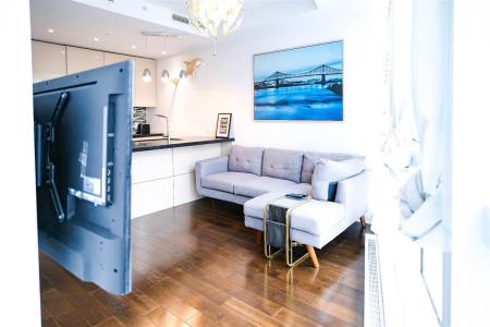 1188  Av. Union, Montréal (Ville-Marie), Quebec H3B 0E5, CANADÁ