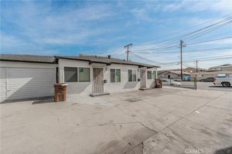 123 E. Alondra Blvd., Compton, California 90221, Stati Uniti