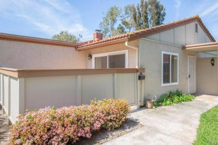 3293-D San Amadeo, Laguna Woods, קליפורניה 92637, ארצות הברית של אמריקה