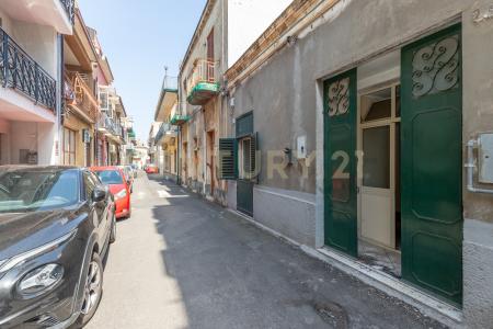 Via Pennisi, San Giovanni La Punta, Sicilia 95037, Italia