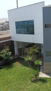 Calle N Urbanizacion Country Club Balneario Santa Rosa , Lima, Lima 00001, Peru