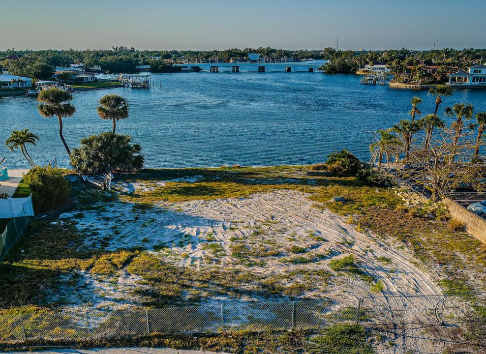 901 Eden Isle Dr NE, St Petersburg, Florida 33704