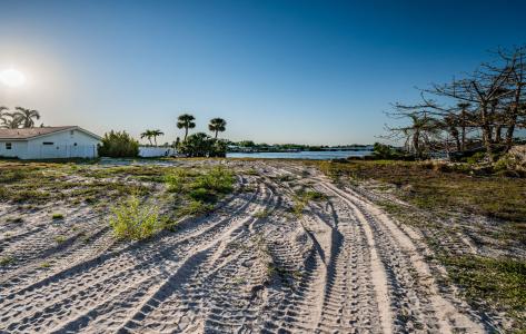 901 Eden Isle Dr NE, St Petersburg, Florida 33704