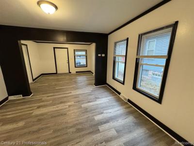 15 VIRGINIA Street, Pontiac, Michigan 48342, USA
