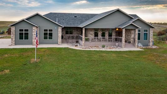 678 60th Avenue, Beulah, ND 58523, USA