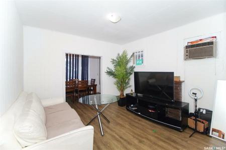 1428 QUEEN STREET, Regina, Saskatchewan S4T 4B8, Canada