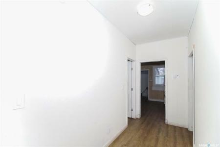 1428 QUEEN STREET, Regina, Saskatchewan S4T 4B8, Canada