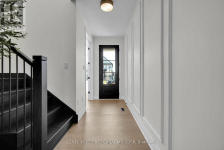 1918 FOUNTAIN GRASS DRIVE, London South (south B), 安大略省 N6K 4P9, 加拿大