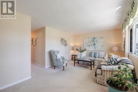 758 CHEAPSIDE STREET, London East (east C), Ontario N5Y 3Y8, CANADÁ