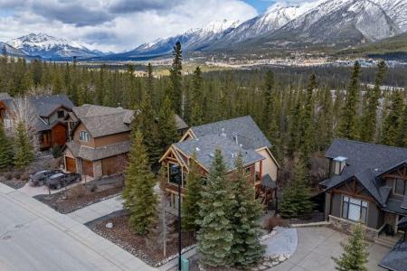 207 MISKOW CLOSE, Canmore, 阿爾伯塔 T1W 3G7, 加拿大