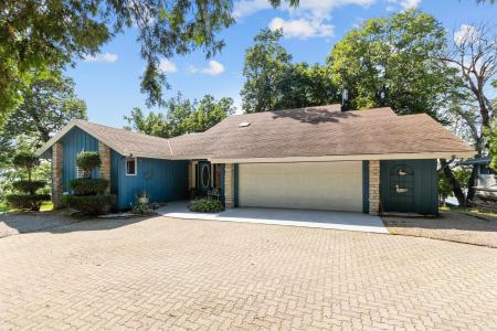 1096 Lakeshore Drive, Menasha, Wisconsin 54952