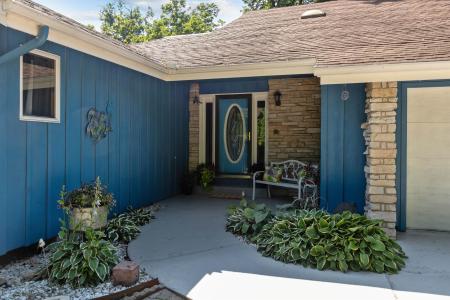1096 Lakeshore Drive, Menasha, Wisconsin 54952
