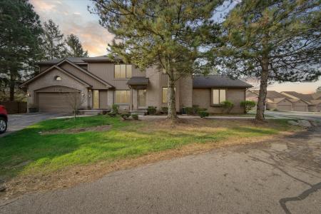 29691 Sierra Pointe Cir., Farmington Hills, Michigan 48331, USA