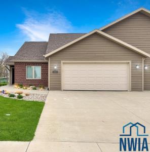 306 Prairie Bluff Dr, Sergeant Bluff, Iowa 51054, USA