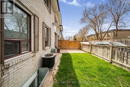 61 ARDGLEN DRIVE, Brampton (brampton East), Ontario L6W 1V1, Canada