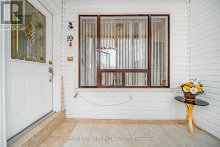 61 ARDGLEN DRIVE, Brampton (brampton East), Ontario L6W 1V1, Canada