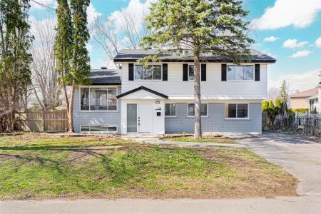118  Rue Caruso, Dollard-Des Ormeaux, Quebec H9A 1L9, Canadá