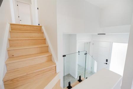 118  Rue Caruso, Dollard-Des Ormeaux, Quebec H9A 1L9, Canadá