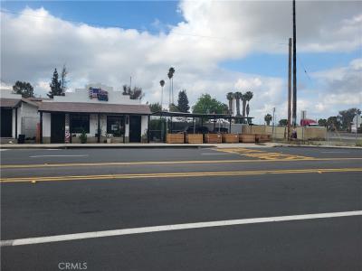 982 Center Street, Riverside, California 92507, USA