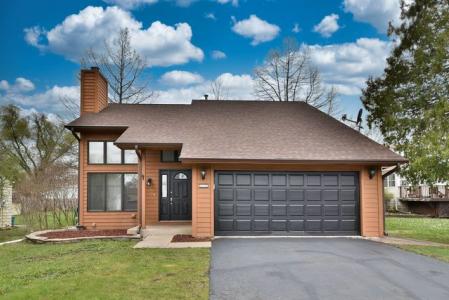 172 Ridgewood Ave,, Bensenville, Illinois 60106, USA