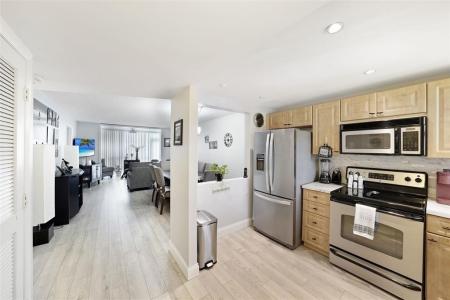 8880 Sunrise Lakes Boulevard 103, Sunrise, Floride 33322, États-Unis