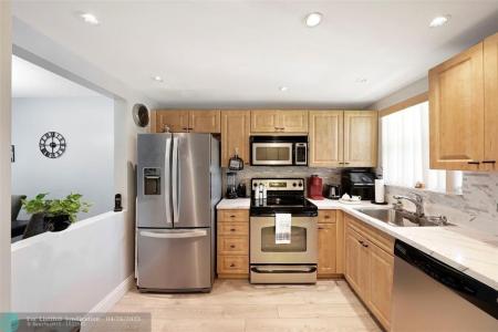 8880 Sunrise Lakes Boulevard 103, Sunrise, Florida 33322, USA