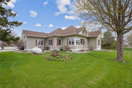 1601 W 5th Street, Vinton, Iowa 52349, USA