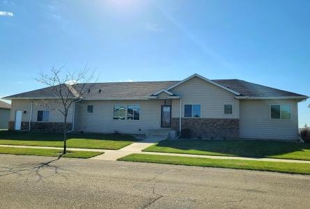 521 W Palmer Circle, Aberdeen, SD 57401, USA