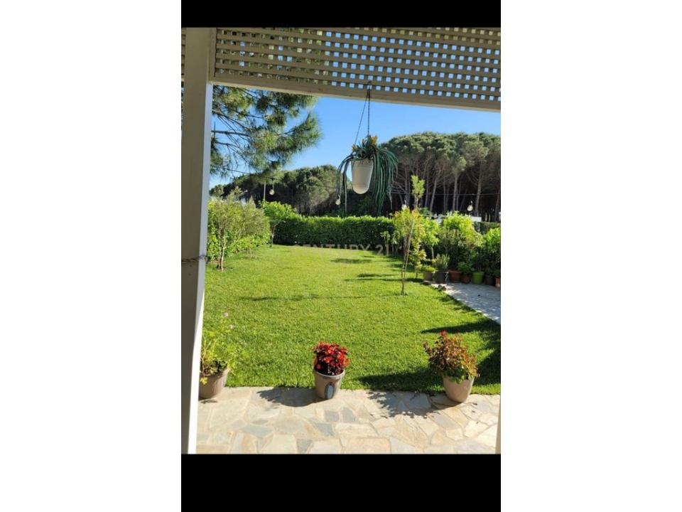 Gjiri I Lalzit, Durrës, Albania
